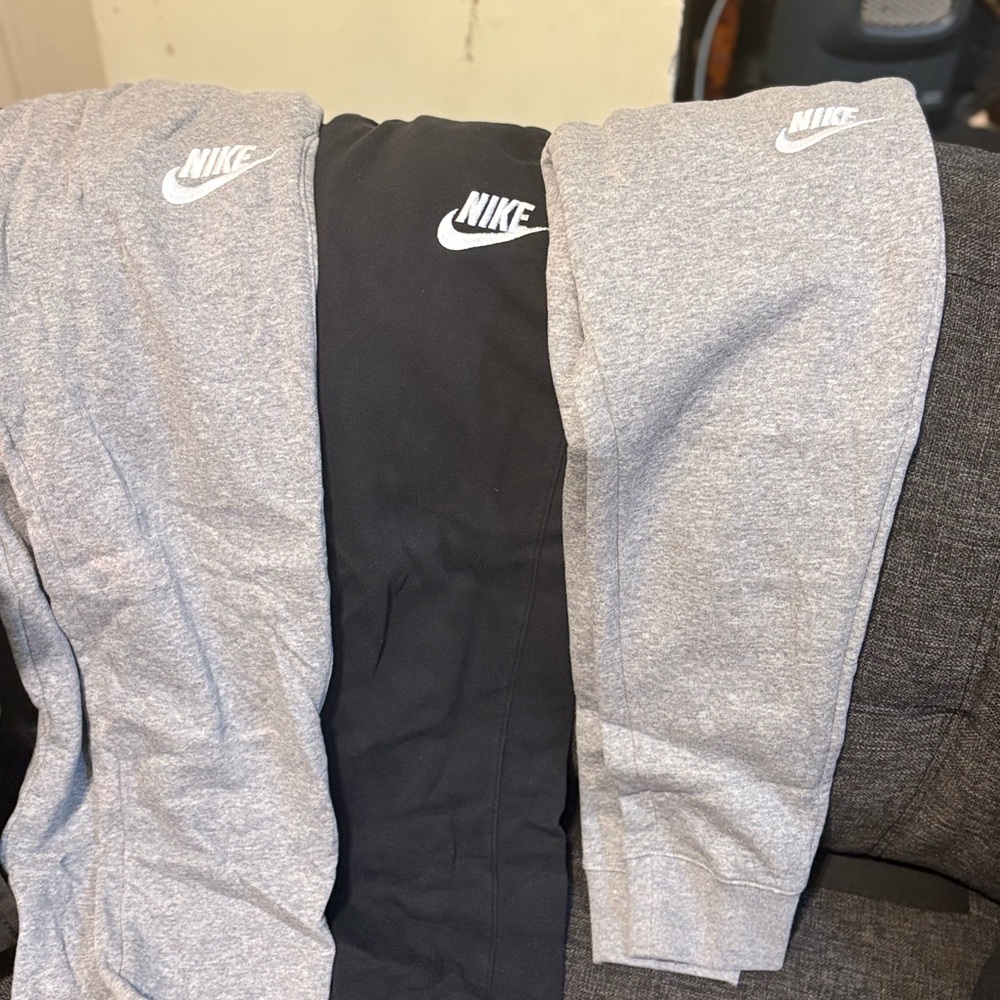 NIKE SWEATPANTS